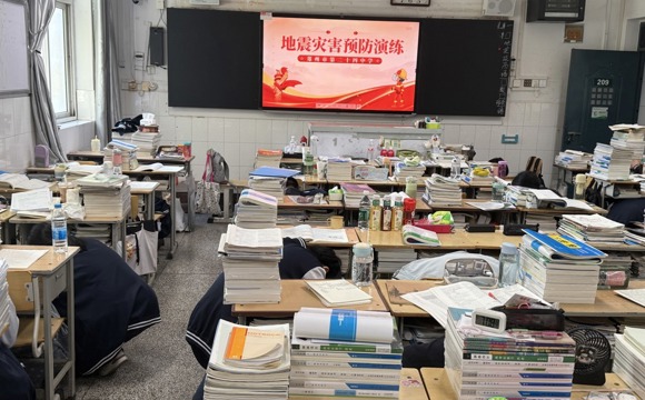 筑牢生命防线 共筑平安校园