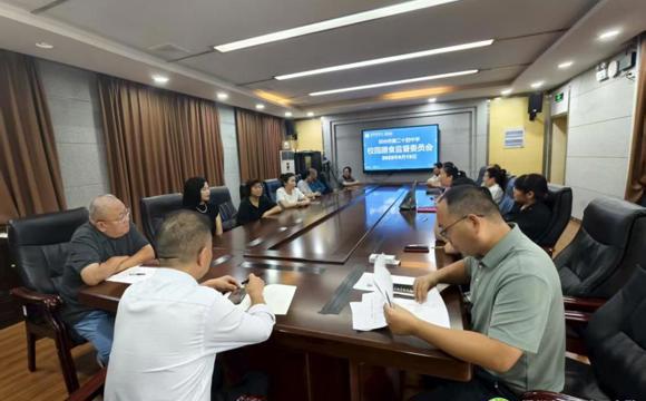 家校携手共筑安全防线—郑州24中家长膳食监督委员监督校园食品安全