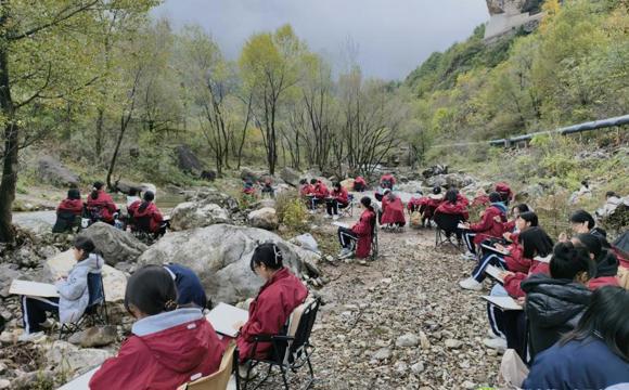 雨锁太行，笔绘丹青  ——郑州24中组织2024级美术生赴太行山开展写生活动